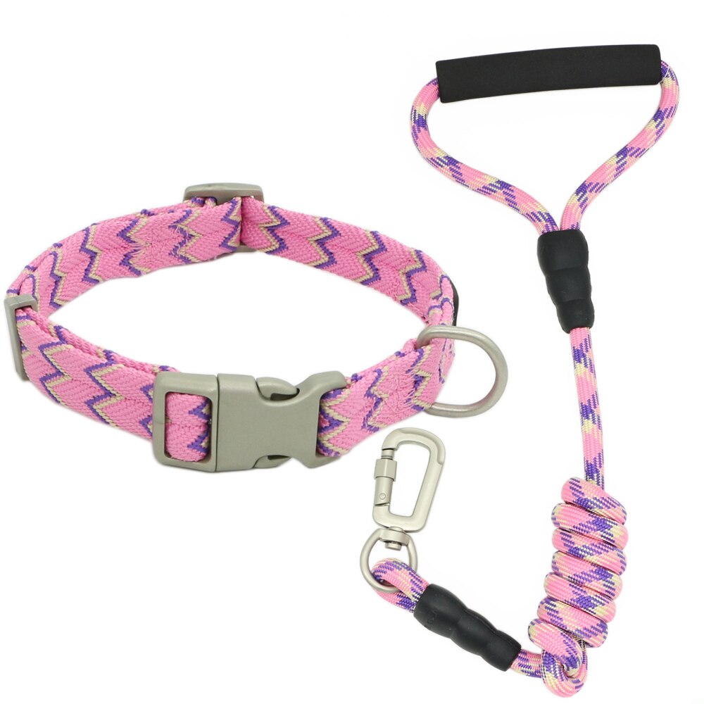 Striking collar and lead set, with comfortable handle for small to extra large breeds