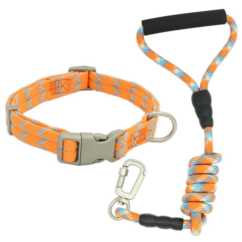 Striking collar and lead set, with comfortable handle for small to extra large breeds